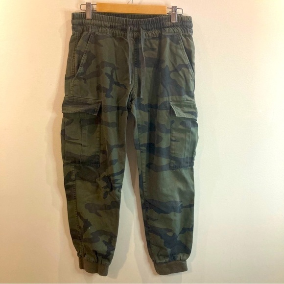 TNA Sz S Aritzia Cargo Camo Pants with Many  Pockets Jogger Style - Picture 2 of 15